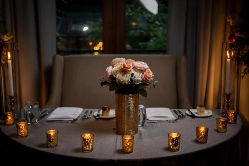 Ivy-room-Chicago-wedding-612